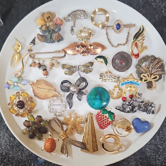 35PC Brooch LOT - Picture 1 of 8